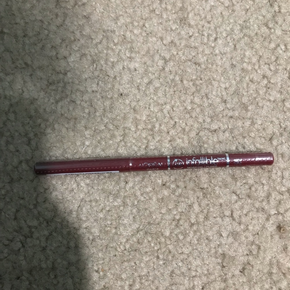 L'OREAL Lip Liner